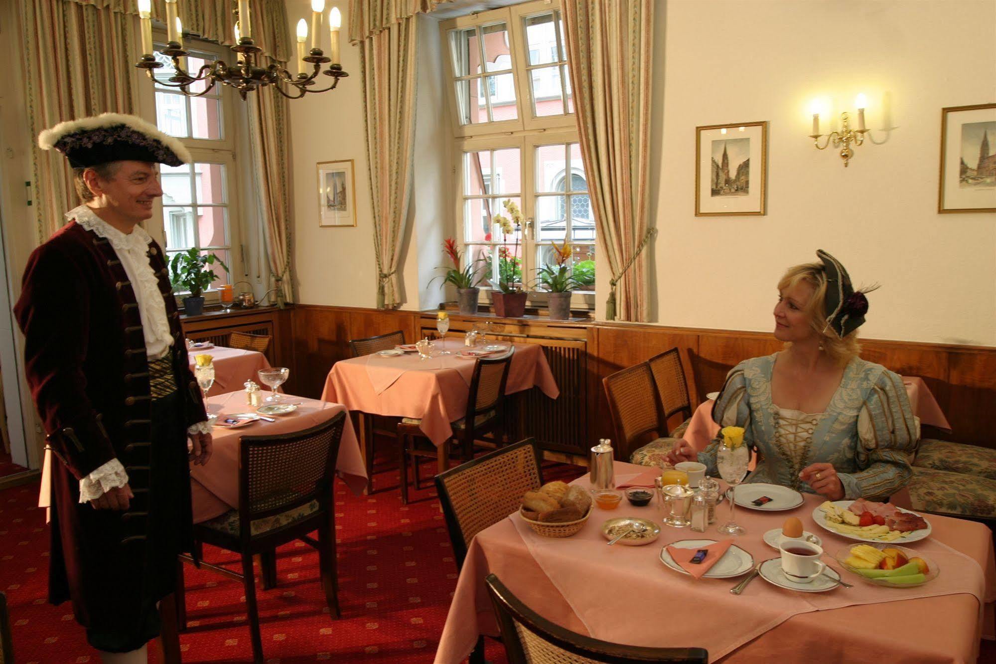 Hotel Barbara Freiburg im Breisgau Restaurant photo